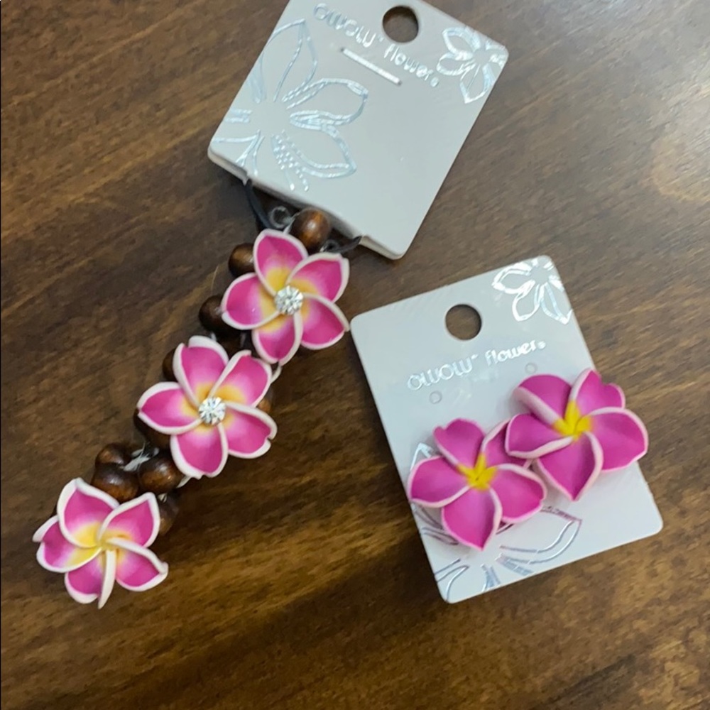 NWT Hawaiian flower bracelet and earring bundle